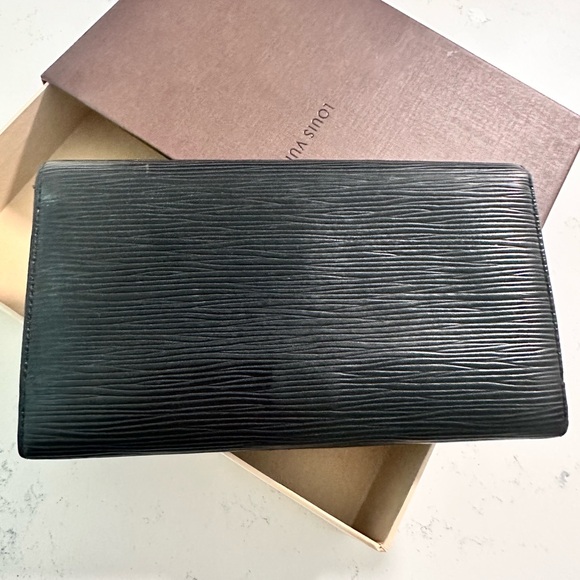 🍁Louis Vuitton vintage wallet epi leather good condition authentic - Picture 2 of 16